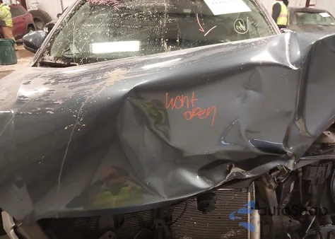 2018 Toyota Highlander Le Plus z USA, uszkodzony, nr VIN 5TDBZRFH3JS906139